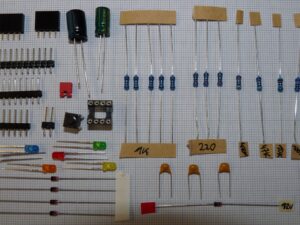 Bauteile für die Bestückung der Platine "Attiny-Programmer 400"
